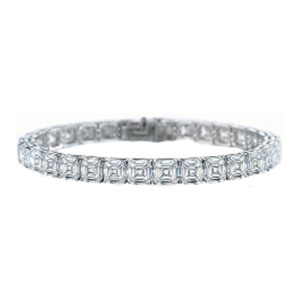 NIce diamond tennis bracelet